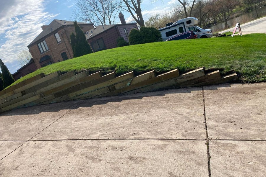 Hardscape Retaining Wall 