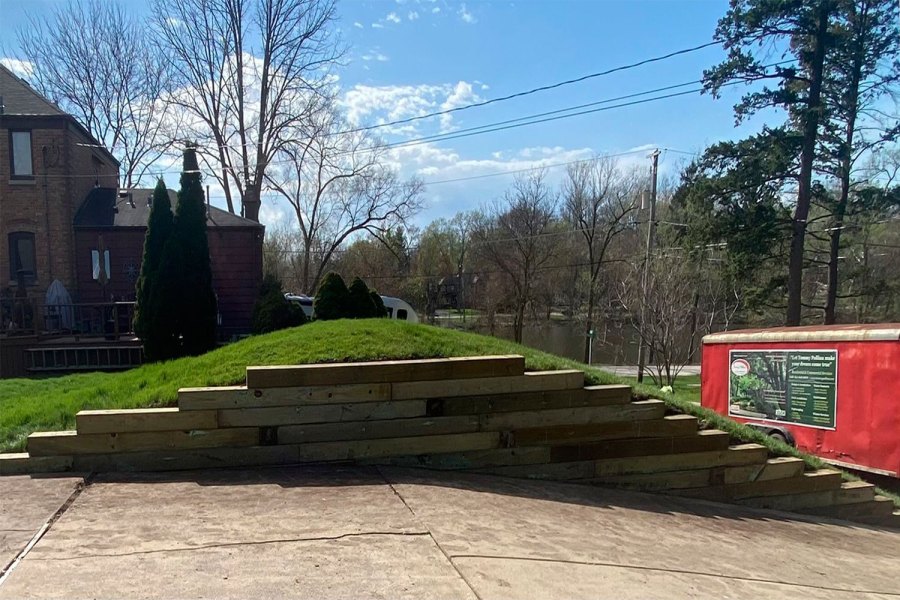 Hardscape Retaining Wall 