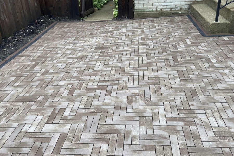 Unilock Mattoni Sable and Cocoa Brown Herringbone Pattern Hardscape Patio Riverwoods - Landscaping