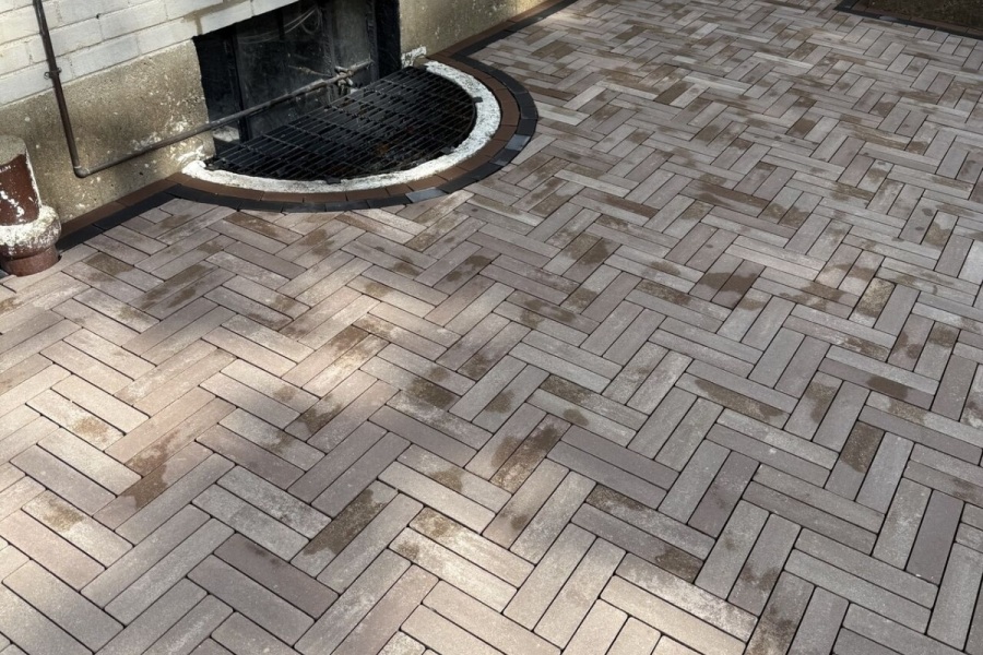 Unilock Mattoni Sable and Cocoa Brown Herringbone Pattern Hardscape Patio Riverwoods - Landscaping