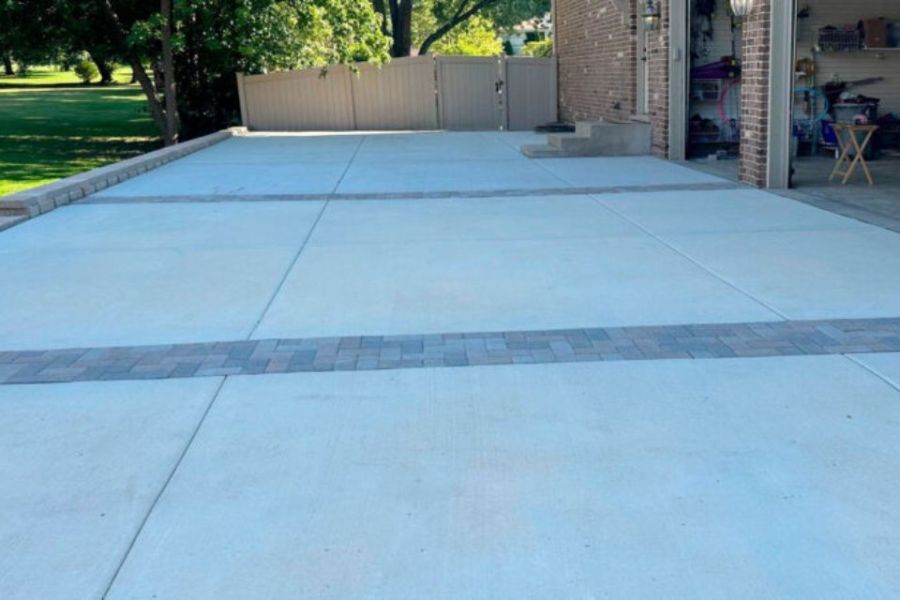 Schaumburg Hardscape Driveway - Landscaping