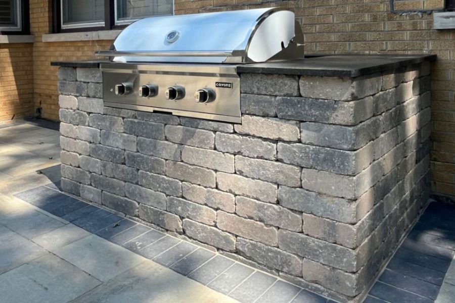 Village of Winnetka Outdoor Kitchen - Landscaping