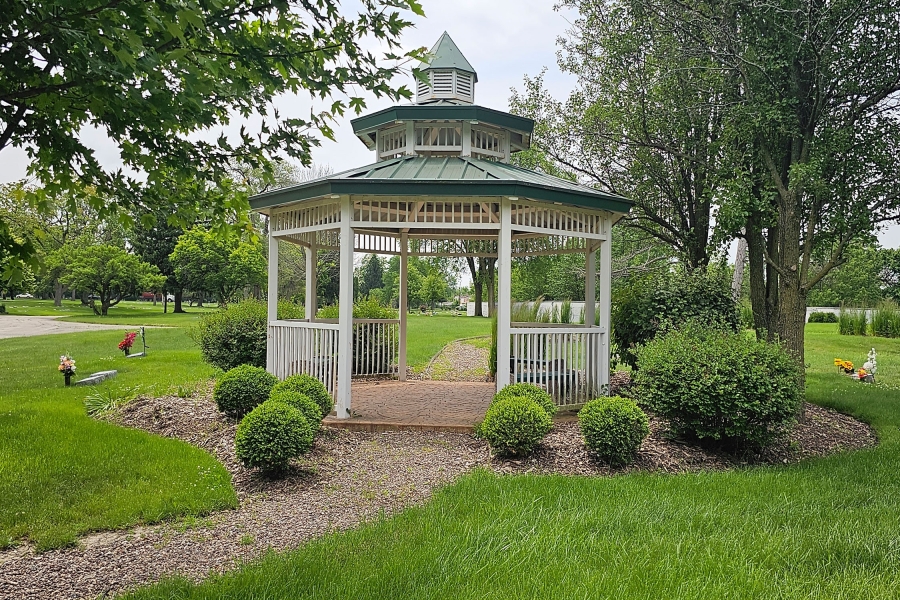 Cemetery memorial gazebo landscaping Chicago  - Landscaping