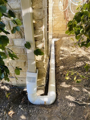 Drainage Downspout Extension with Leaf Guard / Glenview  - Landscaping