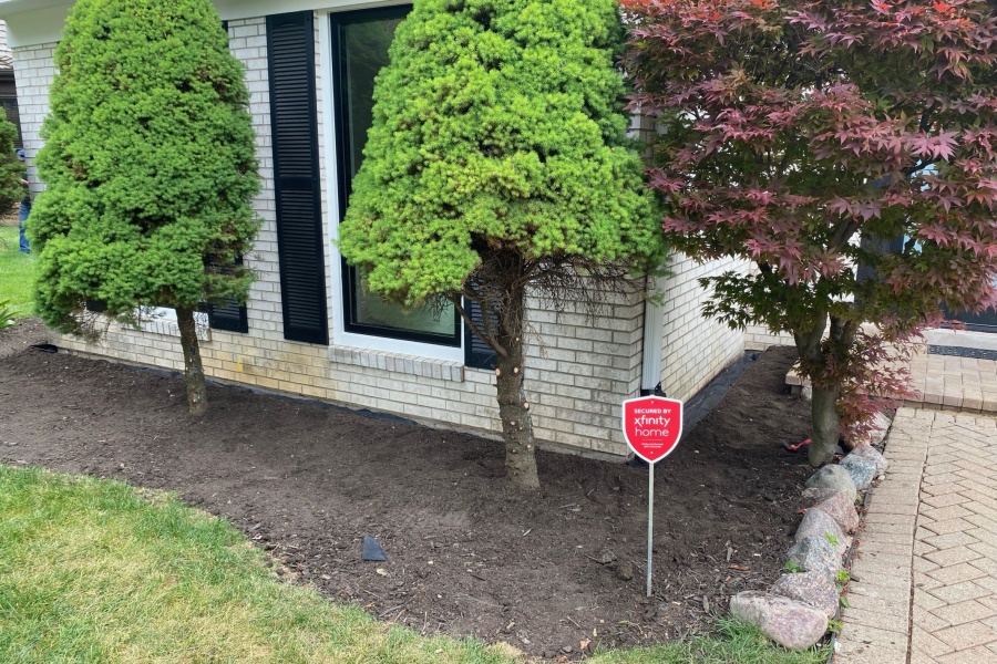 Grading Mulch Winnetka - Lanscaping