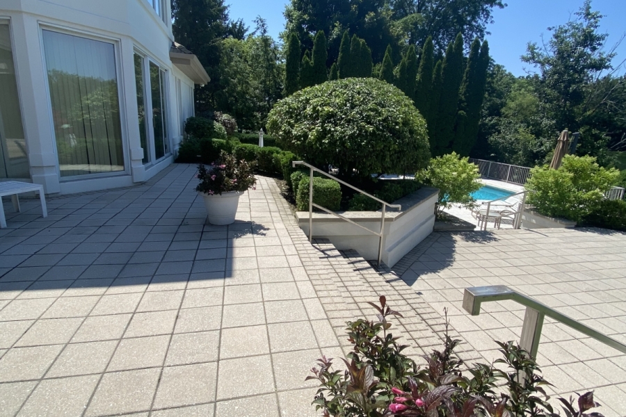 Maintenance Trimming Install in Park Ridge - Lanscaping