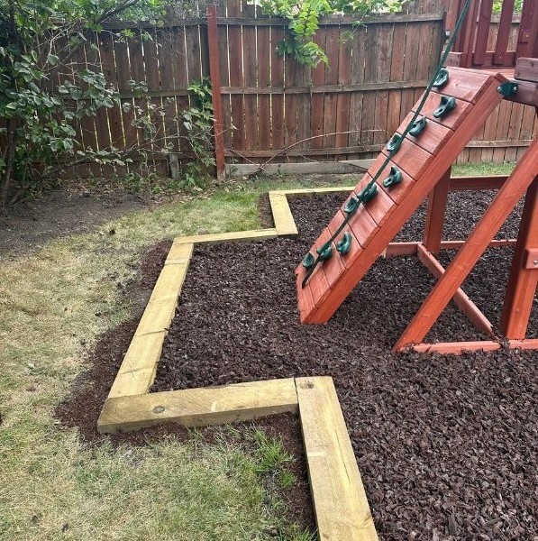 Landscape Installation Rubber Mulch in Glencoe - Lanscaping