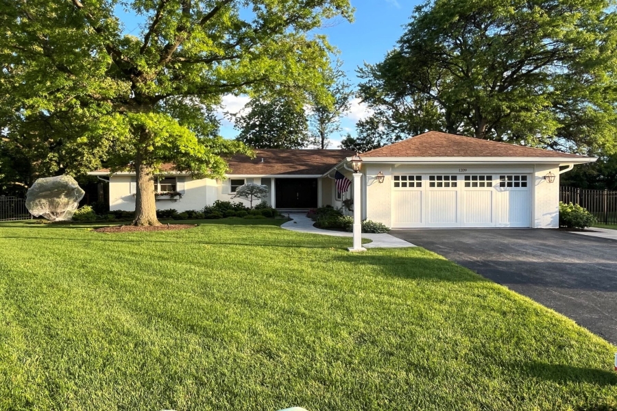 Landscape installation and maintenance, Residential Winnetka - Landscaping