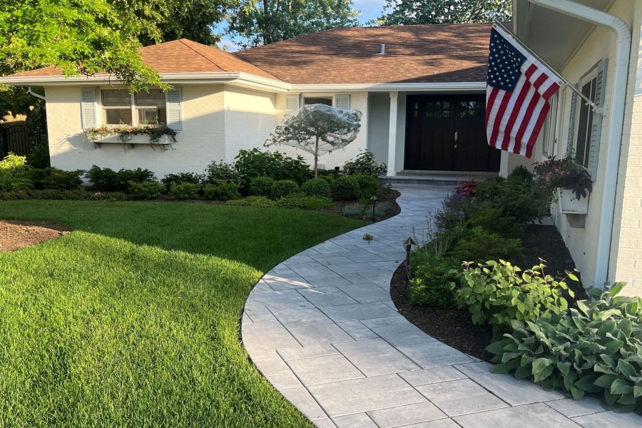 Landscape installation and maintenance, Residential Winnetka - Landscaping