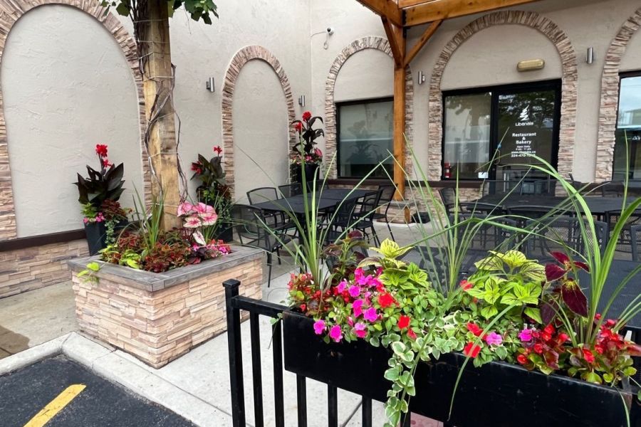 Libanais Seasonal Planter Lincolnwood - Landscaping