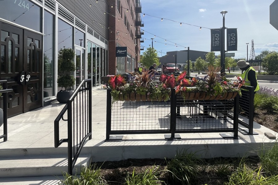 Commercial Seasonal planter FatPour Lincolnwood - Landscaping