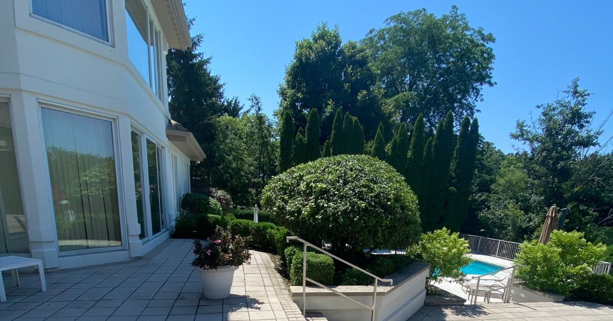 Bush trimming, tree pruning, and landscape cleanup in Glenview, IL for a cleaner, healthier, and well-maintained property.