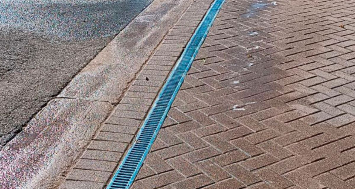Riverwoods brick driveway with channel drain installed by expert crew, ensuring proper water flow and lasting drainage solution.